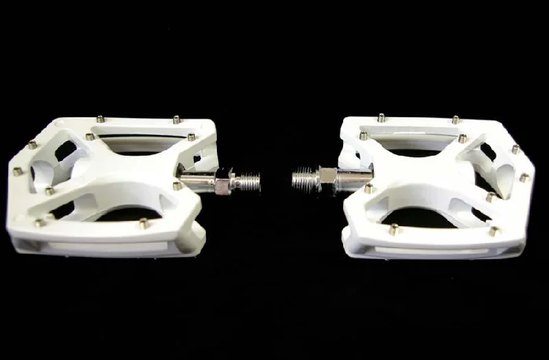 Bike saddle cushion-Pair 9-16" White Alloy Platform Down Hill MTB Or BMX Pedals Replaceable Steel Pins