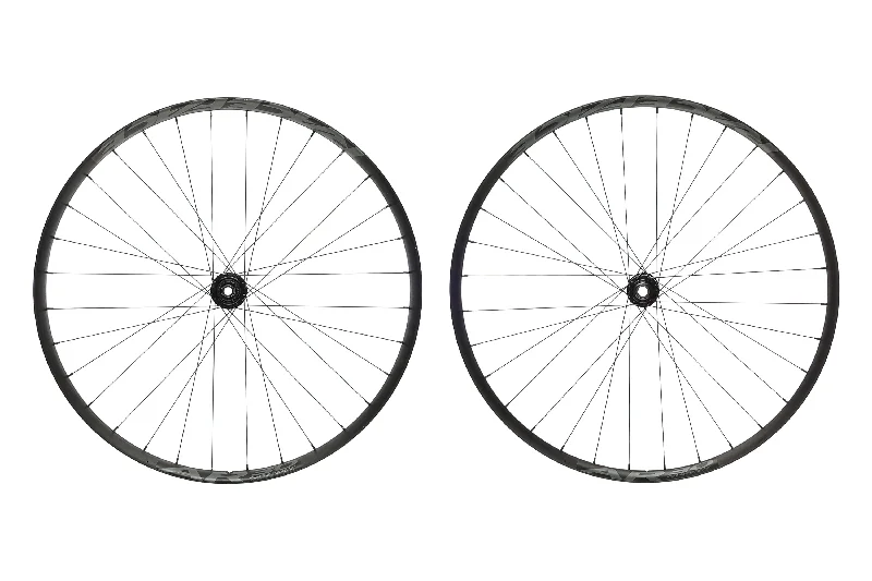 Road bike tires-Race Face AR 30 Offset Aluminum Tubeless 29" Wheelset