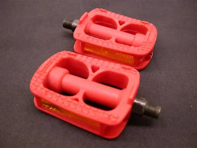 Road bike pedals-CHILDREN'S CYCLE BIKE PEDALS RED 9-16" THREE PIECE CRANK MTB ATB 14 - 20" NOS